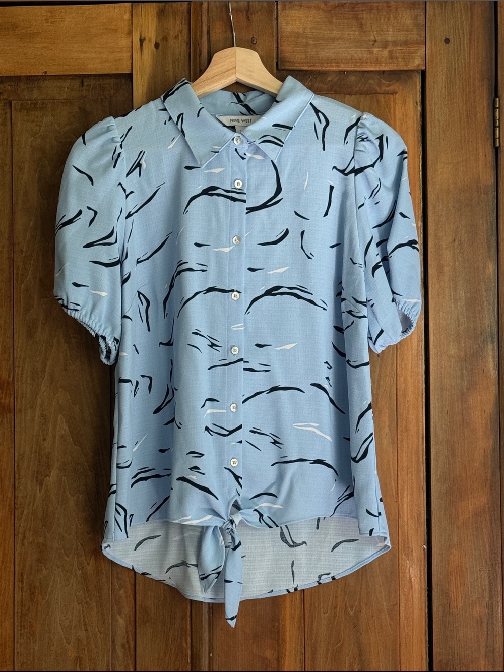 Nine West M Light Blue Short Sleeve Button-Front Shirt with Tie Hem Casual